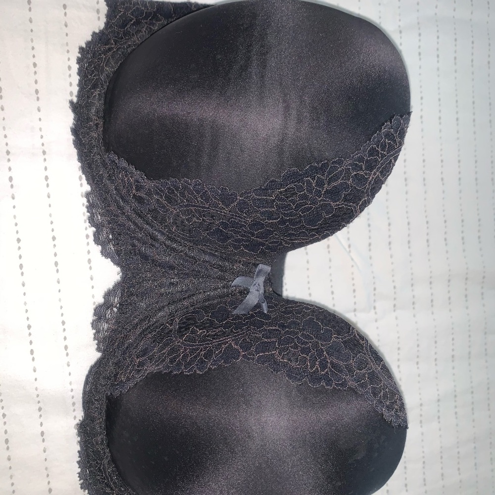 Victoria’s Secret 34DDD strapless bra